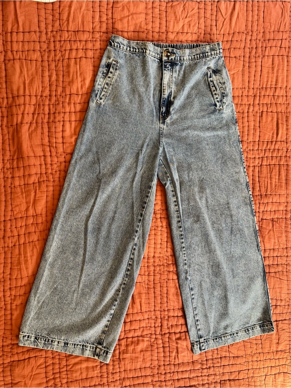 Straight Leg Women's Jeans in Light Wash Blue